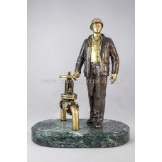 Скульптура "Работник нефте-газовой промышленности" бронза, змеевик